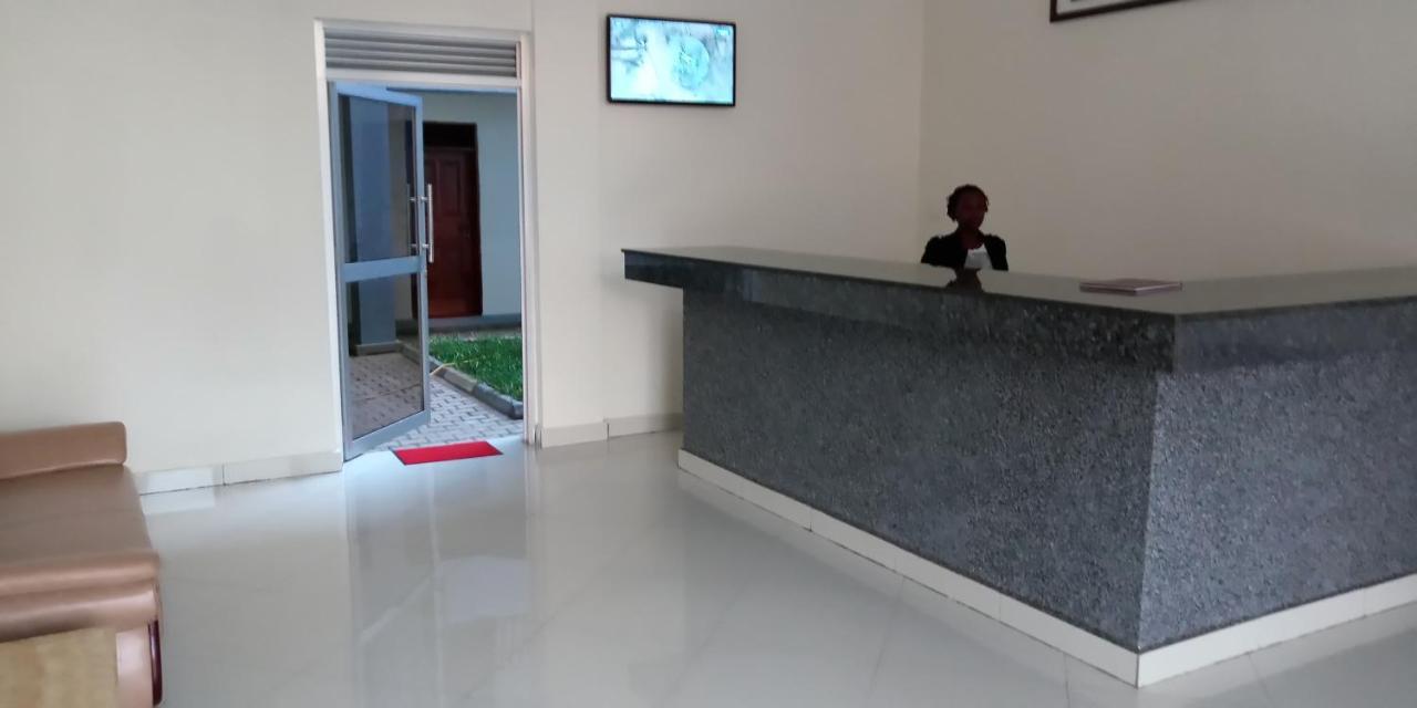Eka Hoima Hotel מראה חיצוני תמונה