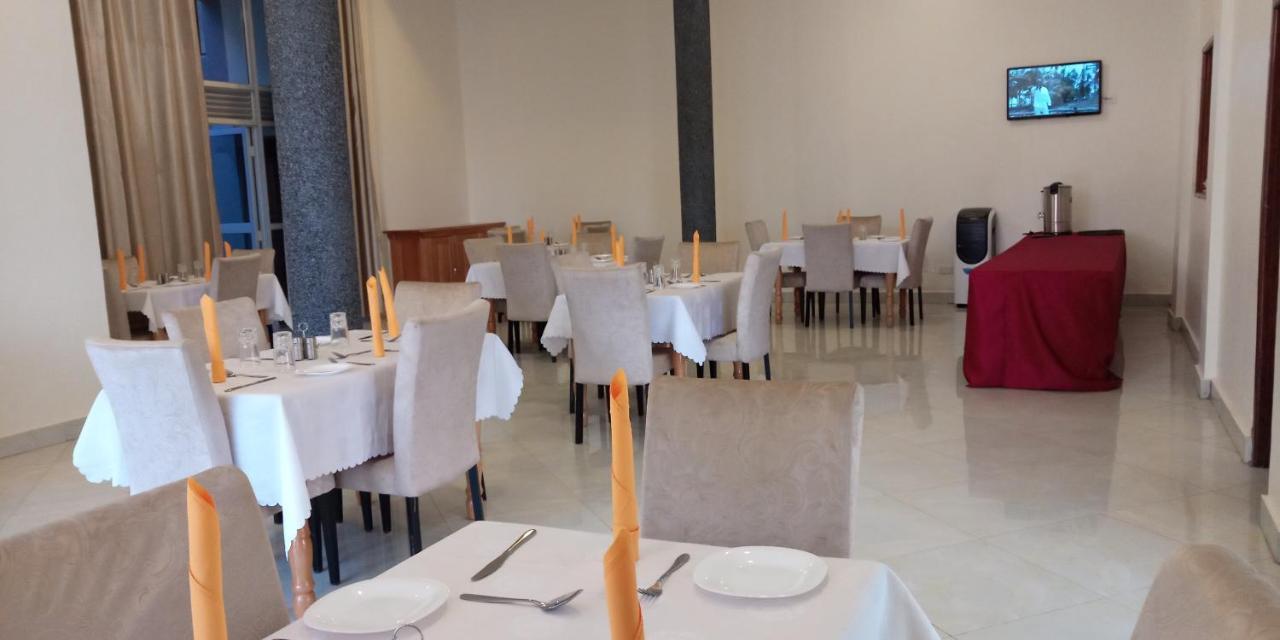 Eka Hoima Hotel מראה חיצוני תמונה