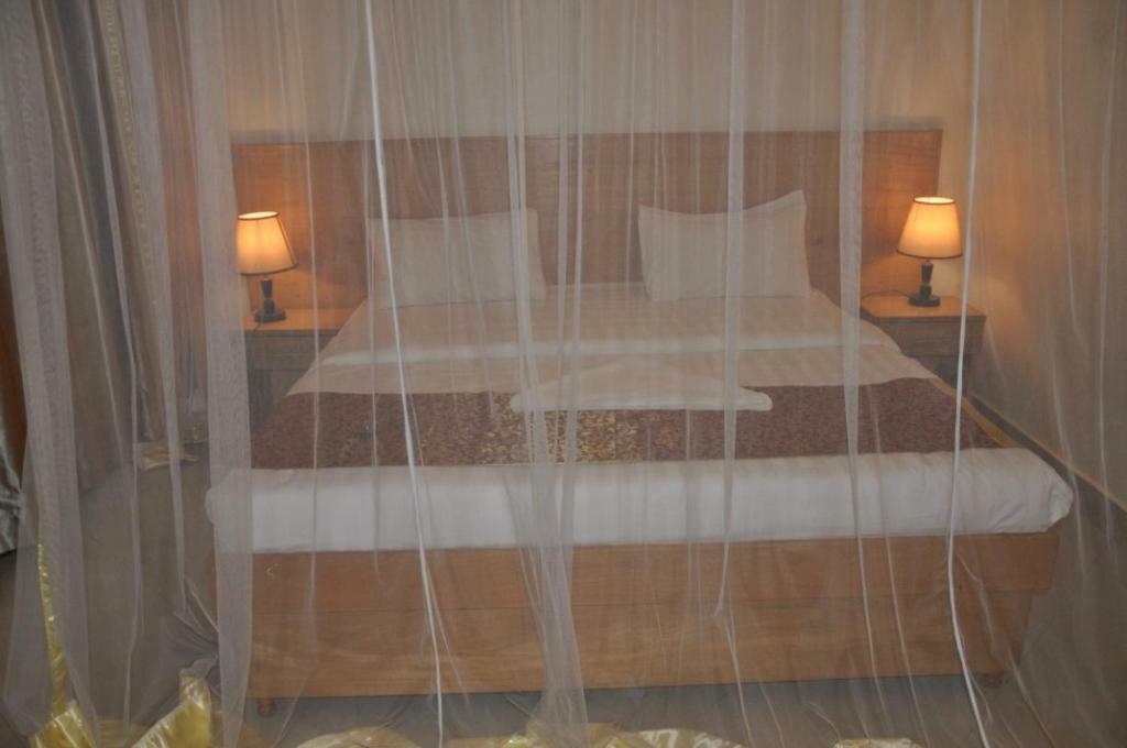 Eka Hoima Hotel מראה חיצוני תמונה
